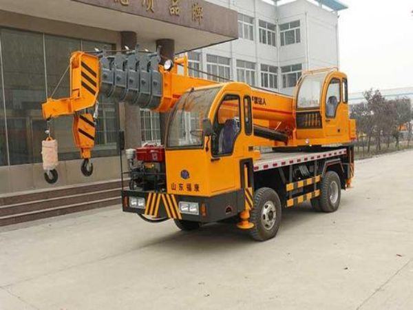 洛阳市吊车租赁电话_吊车出租：小吊车具有哪些功用特色